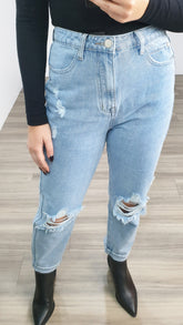Lisa Ripped Mom Jean